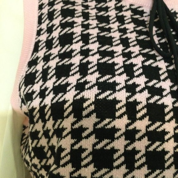 TWO PIECE SKIRT SET  SWEATER KNIT  BLACK AND PASTEL PINK - Picture 6 of 7